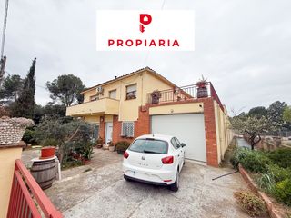 Casa a Collbató. Gran casa con jardín, terraza y vistas a montserrat