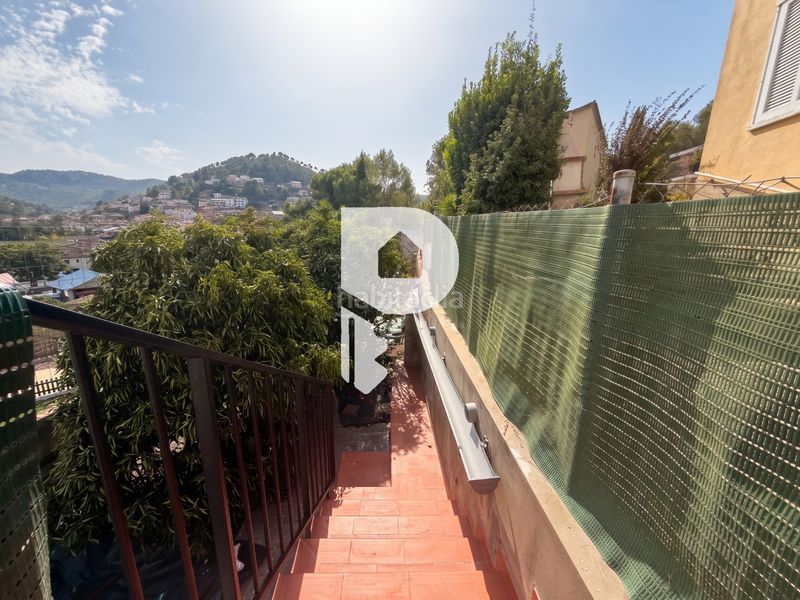 Foto 0ad17df4-61ec-4a93-9da3-01a1c7b6575e. Casa  en una sola planta con terreno plano en Cervelló