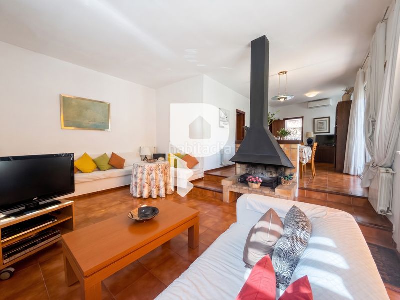 Foto 4f34d746-096b-4042-bb10-e414c2fe626b. Casa  en una sola planta con terreno plano en Cervelló