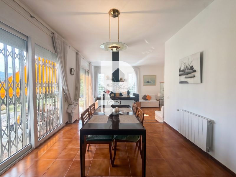 Foto a1f0c079-79ba-4454-9169-4cdfe2688152. Casa  en una sola planta con terreno plano en Cervelló