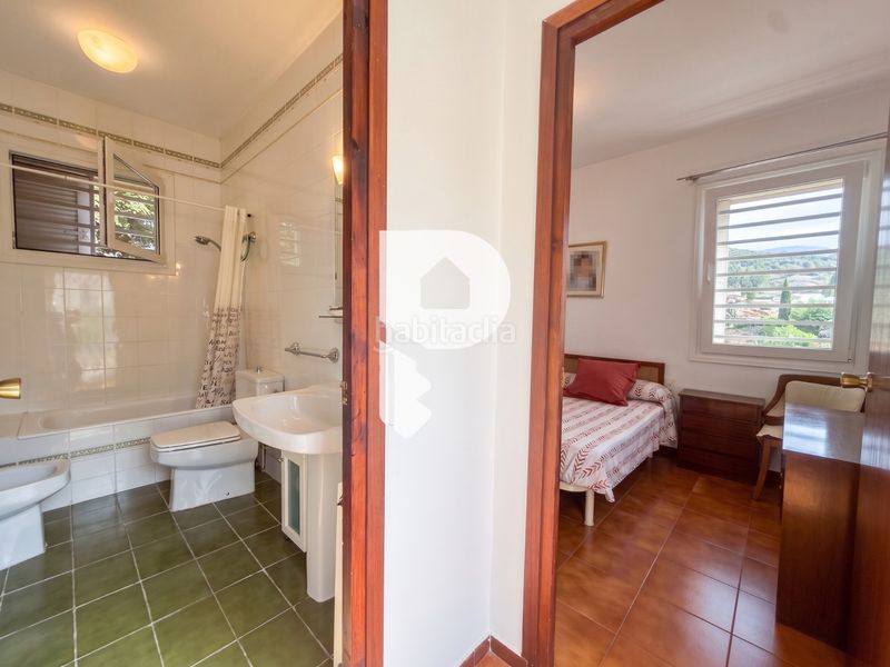 Foto f2182689-69a5-4cf0-9d30-95eb6b8e1f2f. Casa  en una sola planta con terreno plano en Cervelló