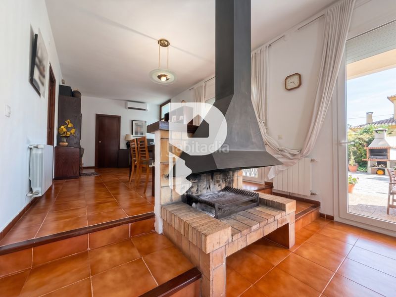 Foto f77dbda1-5d11-4e88-9f74-55b581c1301e. Casa  en una sola planta con terreno plano en Cervelló