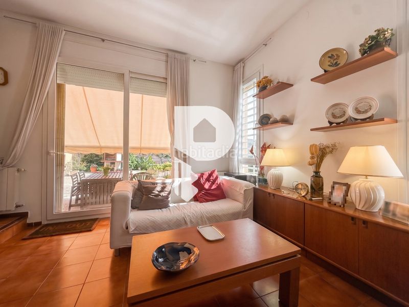 Foto fd7e9981-3a2f-477e-8b6b-f1348b0b0cde. Casa  en una sola planta con terreno plano en Cervelló