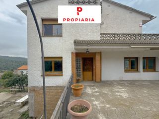 Casa a Corbera de Llobregat. Casa con muchas posibilidades y parcela