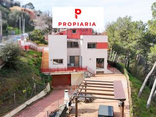 Maison à Torrelles de Llobregat. Bonita casa con terreno