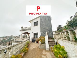 Maison  Calle de can cartró. Gran casa para varias familias
