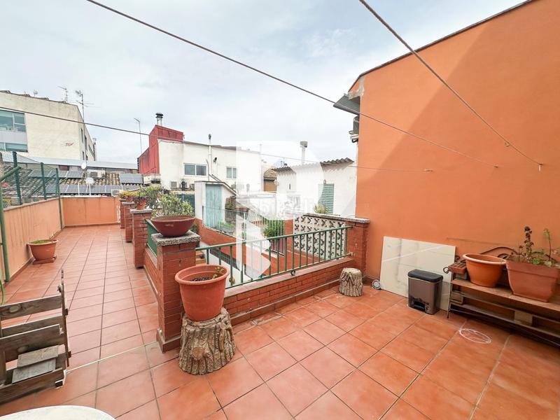 Foto b30d3290-1fd4-45c2-b8e4-5d4c1bfb39d0. Casa in barcelona 13 in Centre Rubí