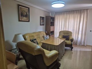 Miete Etagenwohnung in Valdepasillas - La Paz - Huerta Rosales. Alquiler de piso en huerta rosalesvaldepasillas, badajoz capital