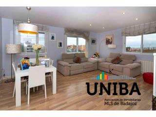 Pis en Avenida Elvas. Piso en cuarton cortijo