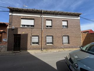 Maison  Calle cruz. Vivienda unifamiliar dos plantas en trobajo del camino (24010 le