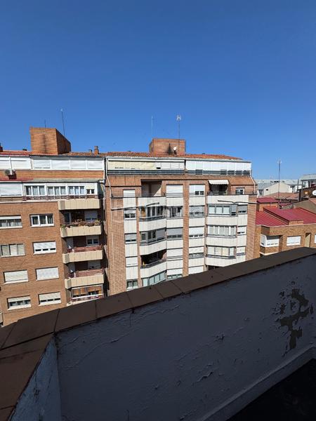Foto 8cf66a2c-bfa0-4b94-99ee-30dbf1614880. Dúplex en calle fray luis de León 6 duplex ático en León