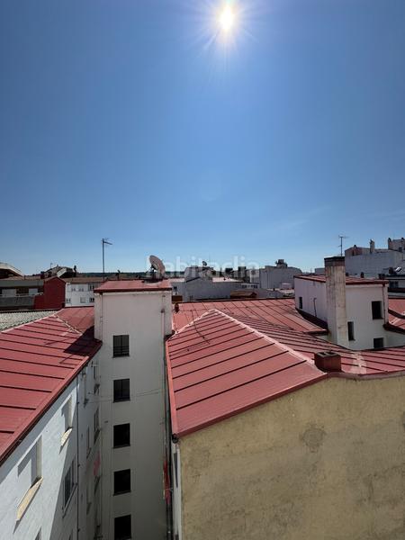 Foto cfe613a7-2088-47fe-bb8e-074b0e010bea. Dúplex en calle fray luis de León 6 duplex ático en León