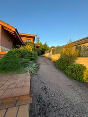 Chalet in Calle los acebos a 36. Casa chalet