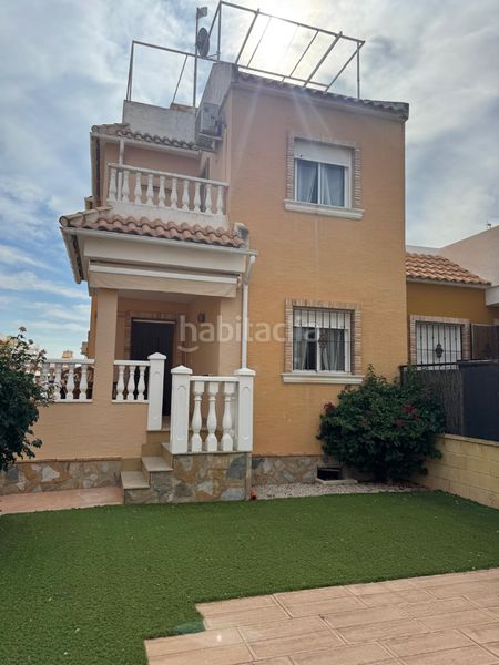 Foto 253b5e43-8b90-4712-bd7c-f4f882bdf5d2. Casa adossada amb calefacció aparcament piscina a Rojales