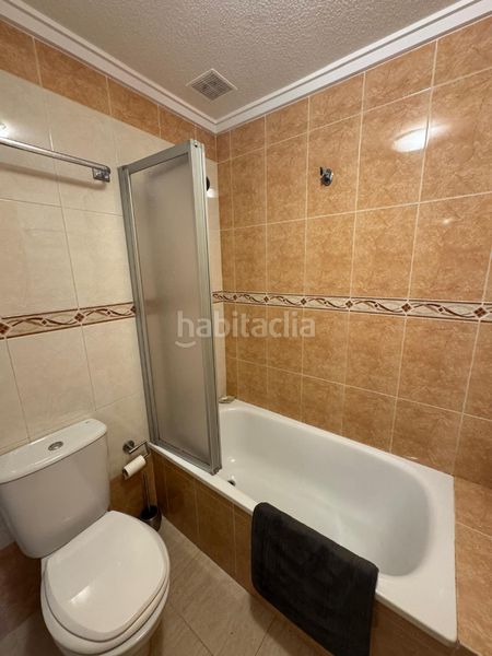 Foto bb8810fc-7c03-494e-9e73-f86235f31e2f. Casa adossada amb calefacció aparcament piscina a Rojales