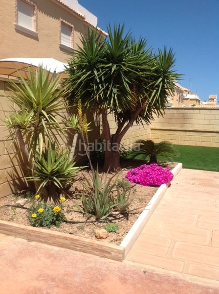 Foto bf56bedb-7d4c-47fd-bf29-487de9a41e08. Casa adossada amb calefacció aparcament piscina a Rojales