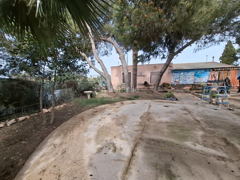 Foto 5cad7504-b6c0-45f2-ba80-624a14ece6a2. Masia amb xemeneia aparcament a El Edén Guardamar del Segura