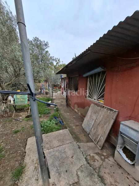 Foto c2f30894-20f6-4615-b288-233a4f4cbf9f. Masia amb xemeneia aparcament a El Edén Guardamar del Segura