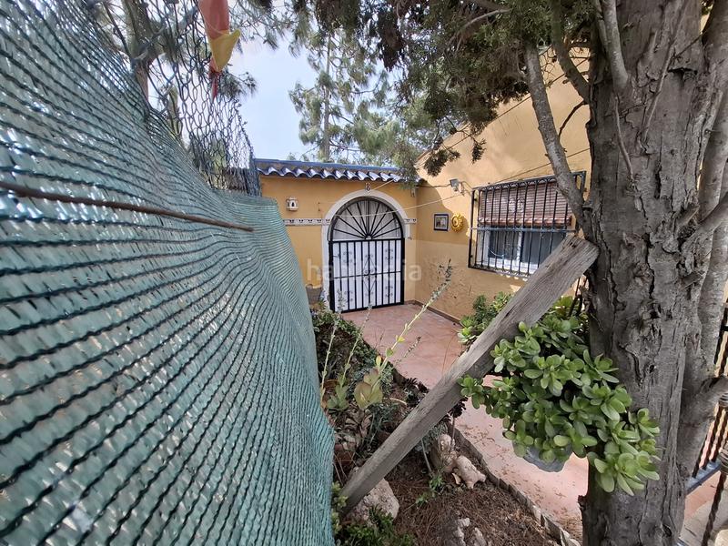 Foto c7f16032-8bee-4d83-9409-563c51eb9c33. Masia amb xemeneia aparcament a El Edén Guardamar del Segura