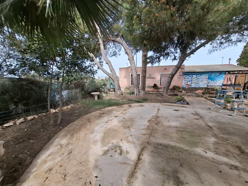 Foto d4fe25d3-2c47-4ff4-9507-0e58100e52cc. Masia amb xemeneia aparcament a El Edén Guardamar del Segura