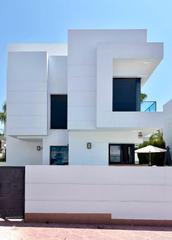 Chalet en Rojales. Moderno chalet independiente en ciudad quesada