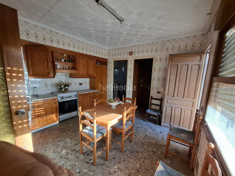 Foto f28d8379-8b30-44e2-983b-55f302edd068. Casa adossada amb xemeneia aparcament a Dolores