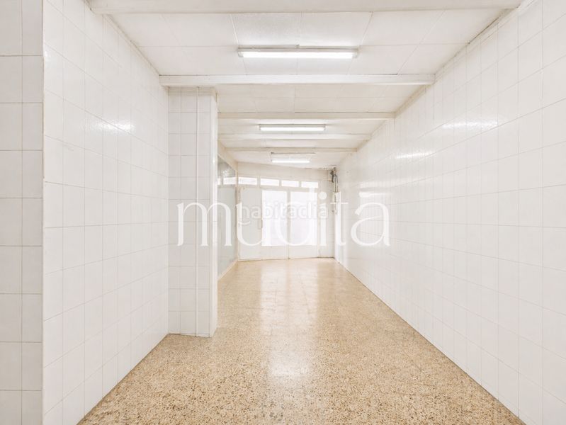 Foto 0556b79f-ed41-428c-b1b3-8afede38bde2. Local comercial a Calella