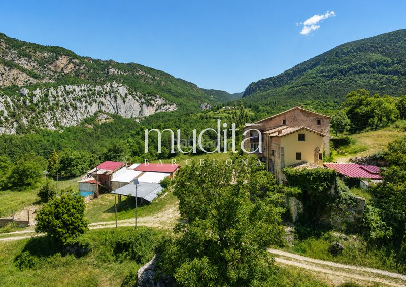 Foto 1376499c-8a38-403f-96c9-8566ba5de7a5. Masia amb calefacció aparcament a Guardiola de Berguedà