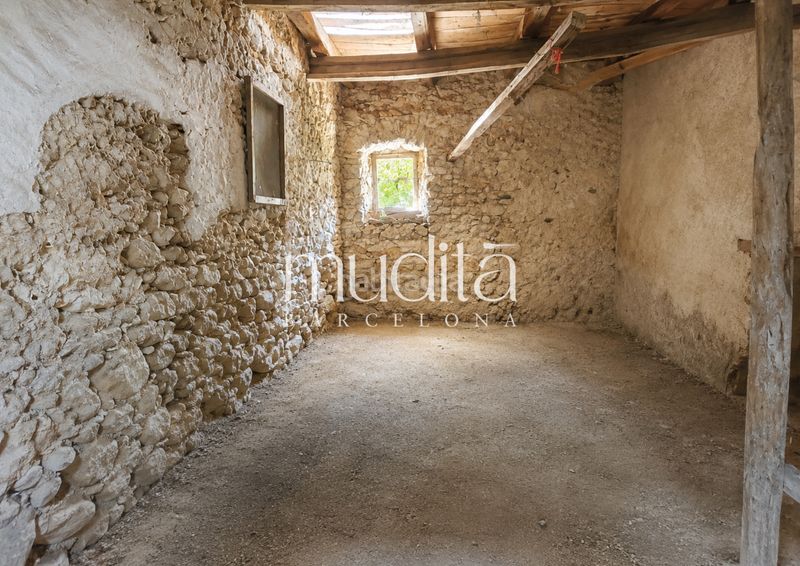 Foto 16cfe3d4-b955-4e7d-b224-8dbf29b822e1. Masia amb calefacció aparcament a Guardiola de Berguedà