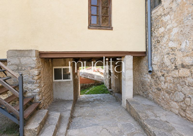 Foto 1a0823a1-280c-4b8e-9d98-f4ba541f1d91. Masia amb calefacció aparcament a Guardiola de Berguedà