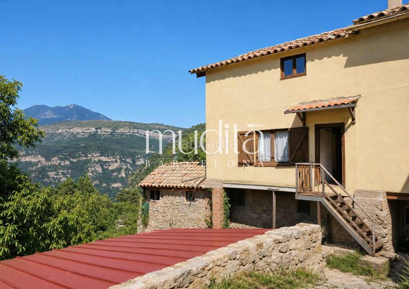 Foto 1d1702e5-455f-4e39-82e8-d9bde0f5a351. Masia amb calefacció aparcament a Guardiola de Berguedà