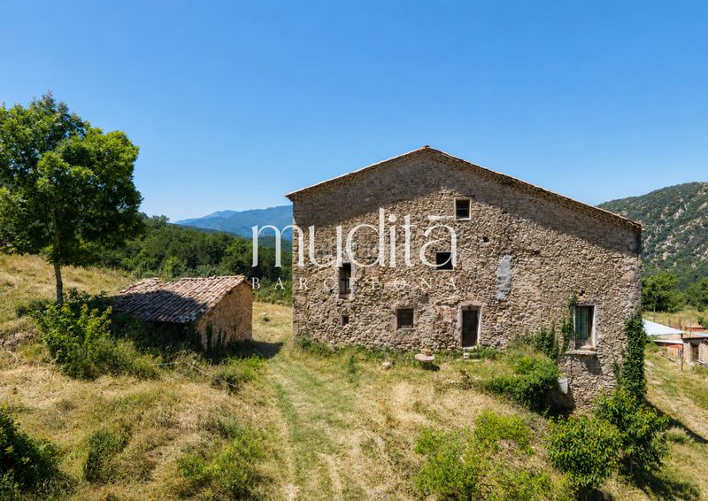Foto 28413296-10a2-485e-8a22-ae23e35ee2b4. Masia amb calefacció aparcament a Guardiola de Berguedà