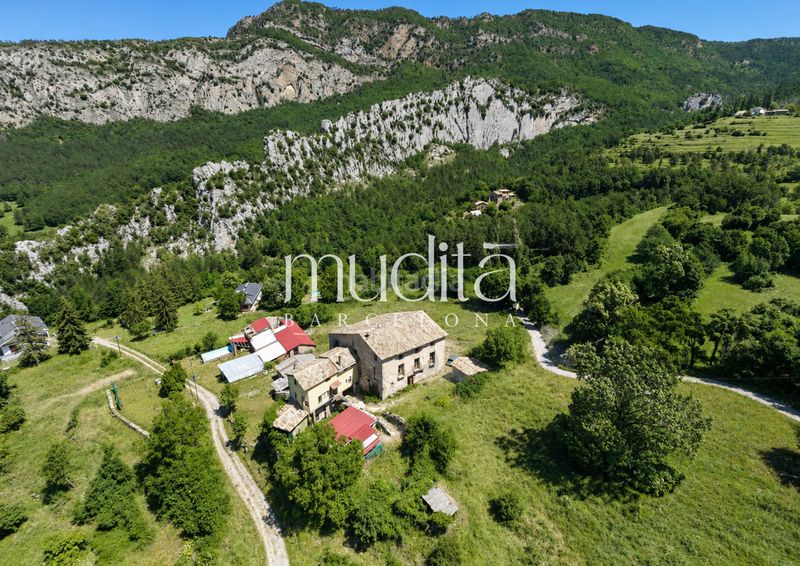 Foto 5e29d1a2-a774-4284-9f11-8b77f68a0fef. Masia amb calefacció aparcament a Guardiola de Berguedà