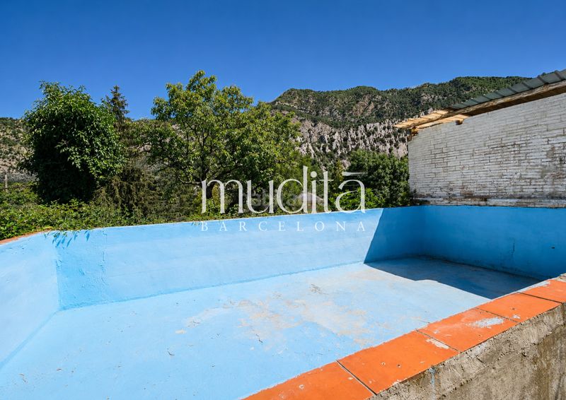 Foto b7dba46b-efd6-408c-b02b-ddd9ef214c24. Masia amb calefacció aparcament a Guardiola de Berguedà