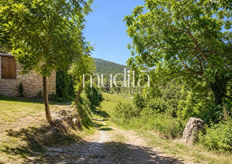 Foto c06546b8-6c17-410b-a494-9492d1d8c729. Masia amb calefacció aparcament a Guardiola de Berguedà