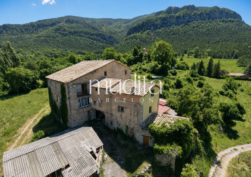 Foto c9033b2b-3859-4e38-a67f-4f817683114e. Masia amb calefacció aparcament a Guardiola de Berguedà