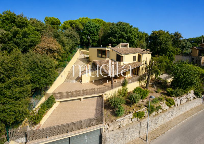 Foto 0ad116c4-8347-4199-a9a2-c07fb82683b8. Casa amb calefacció aparcament a Llinars del Vallès