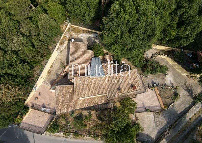 Foto 690ec15a-1413-40f7-bb81-69a736ba1497. Casa amb calefacció aparcament a Llinars del Vallès
