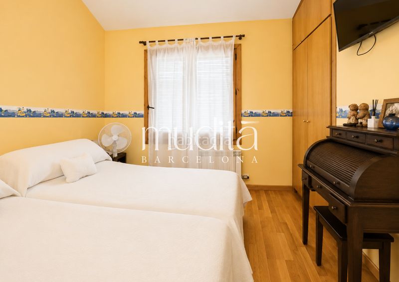 Foto b20346ce-2bbc-4046-a40f-311a365972ce. Casa amb calefacció aparcament a Llinars del Vallès