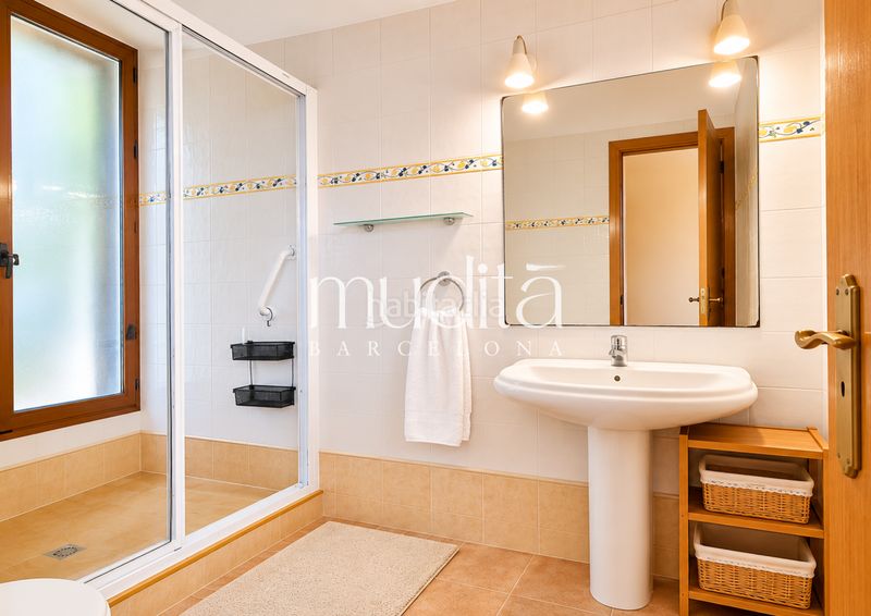 Foto c260b838-91e0-4c10-897c-d39ead11f64f. Casa amb calefacció aparcament a Llinars del Vallès