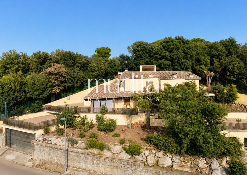 Foto d4fbf851-a7a1-4338-9cb8-dbe1e9cce328. Casa amb calefacció aparcament a Llinars del Vallès