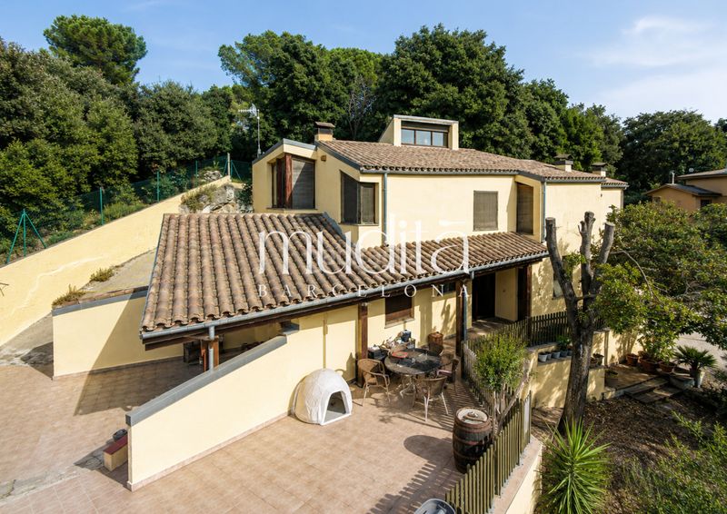 Foto ee3657fd-5ba1-43e8-8d11-61260311d240. Casa amb calefacció aparcament a Llinars del Vallès