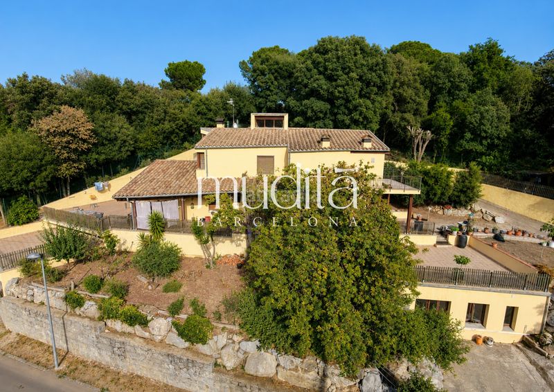 Foto ff4ac7e4-ec23-4d2c-b8ca-c75a14d9d1f3. Casa amb calefacció aparcament a Llinars del Vallès