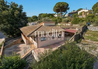 Casa in Sant Celoni. Casa independiente con jardín en royal park, sant celoni