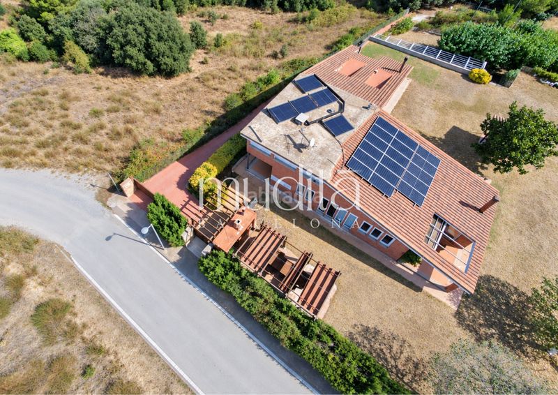 Foto 11c17170-1d88-4030-95ab-0cdd8159723d. Casa amb calefacció aparcament piscina a Lliçà d´Amunt