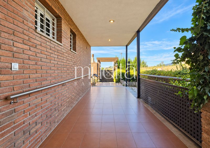 Foto 1e5ed6b9-b967-45a9-a8ad-c76a5b66ca9a. Casa amb calefacció aparcament piscina a Lliçà d´Amunt
