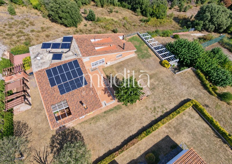 Foto 3b09eed0-7608-4c83-bfd4-c2bb45c96c6c. Casa amb calefacció aparcament piscina a Lliçà d´Amunt