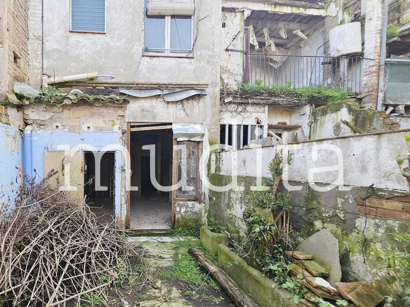 Foto aabae058-3245-4628-859c-5d31fb047a02. Edifici a Manlleu