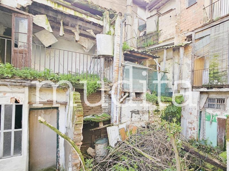 Foto aff2a224-442a-47cb-b372-bf5bc2a03507. Edifici a Manlleu