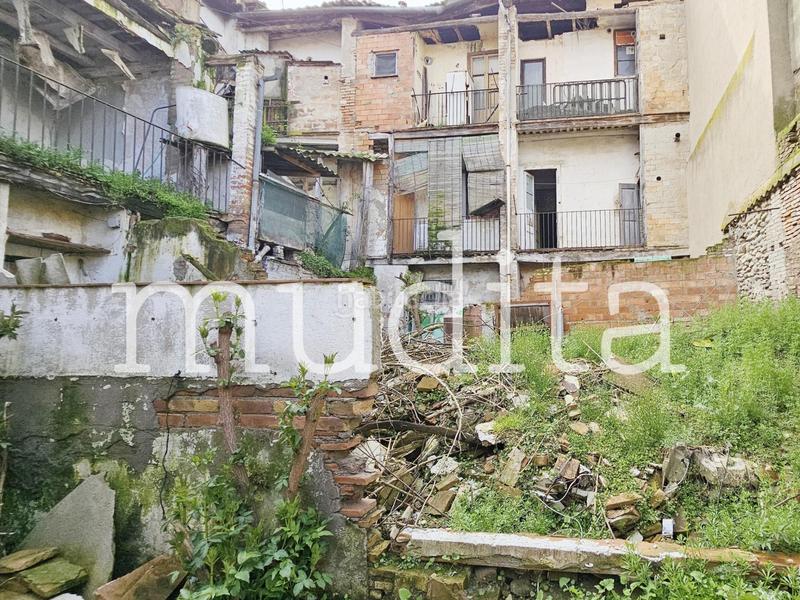 Foto c5d6962f-835a-4370-b91a-477e68bf3ddf. Edifici a Manlleu